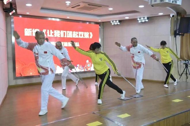 老來賽 這位運動達人說:健身是一種快樂為大家服務也是一種快樂(圖2)