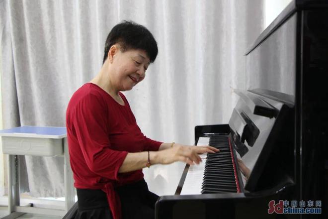 山東健康老人生活案例|71歲張鳳芹的“廣場(chǎng)舞事業(yè)”:讓嘉祥老人跳出健康與活力(圖4)