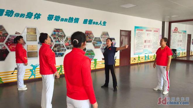 山東健康老人生活案例｜泰安郭愛英：65歲“舞”出不老人生帶領萬名“跳”向健康(圖2)