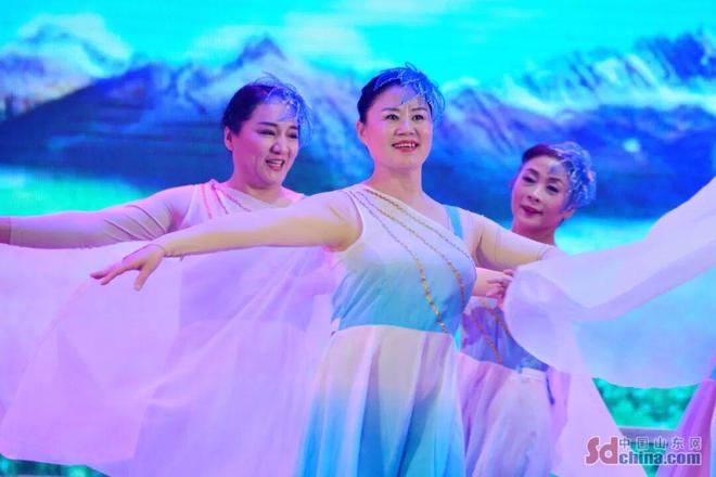 山東健康老人生活案例｜泰安郭愛英：65歲“舞”出不老人生帶領萬名“跳”向健康(圖4)