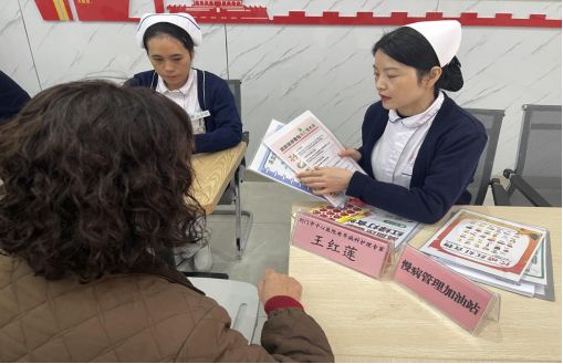 重陽敬老情意濃健康“集市”暖人心(圖2)