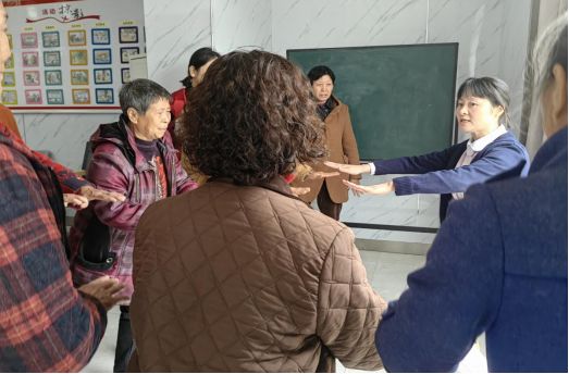 重陽敬老情意濃健康“集市”暖人心(圖4)